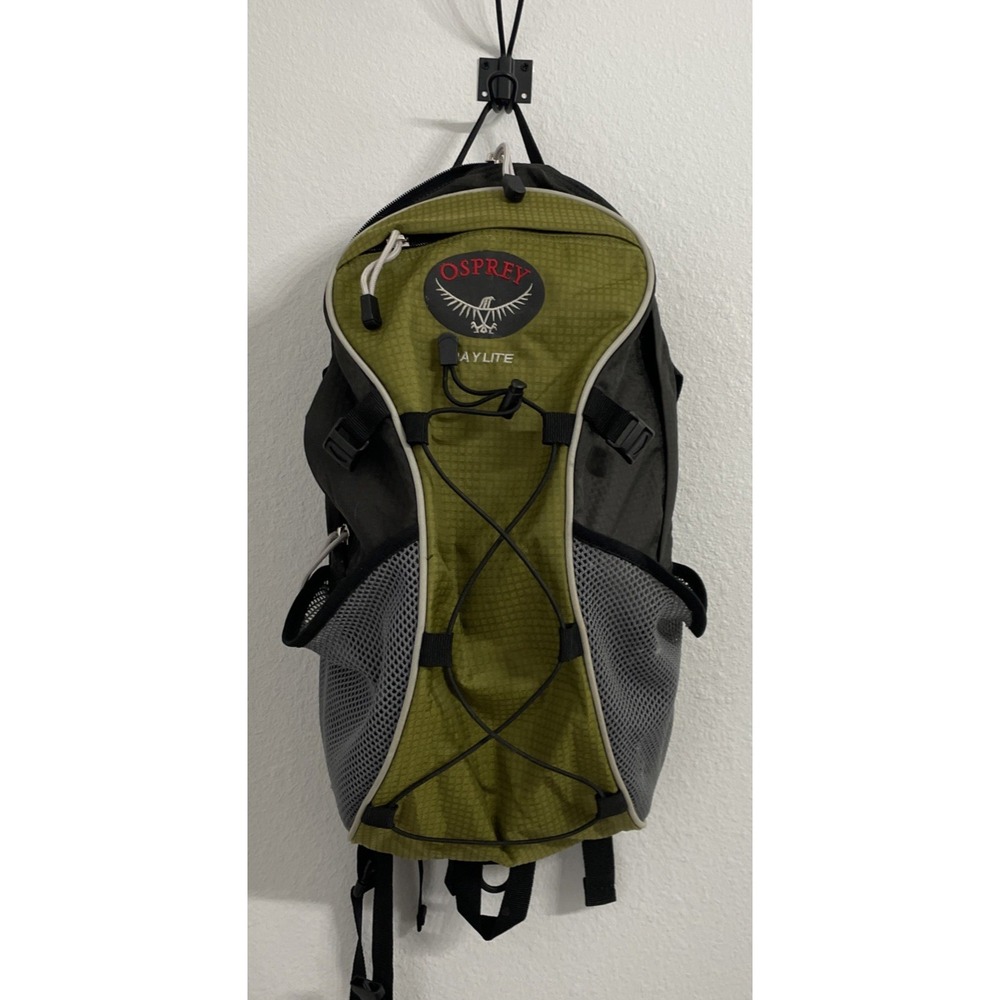Osprey Daylite Hiking Backpack Outdoors Travel Green Medium